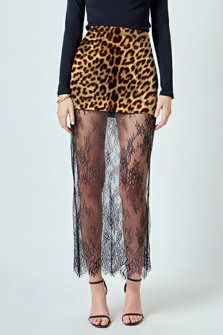 Shahida, how to style a lace trim skirt for summer, lace maxi skirt for weddings or parties, trending lace trim skirts 2025,