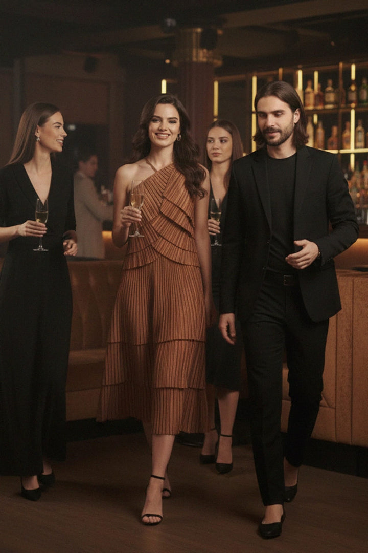 N ea Pari,
Halter ruffle top and skirt combo,
Chic halter co-ord set for brunch,
Ruffle midi skirt with halter neck top,