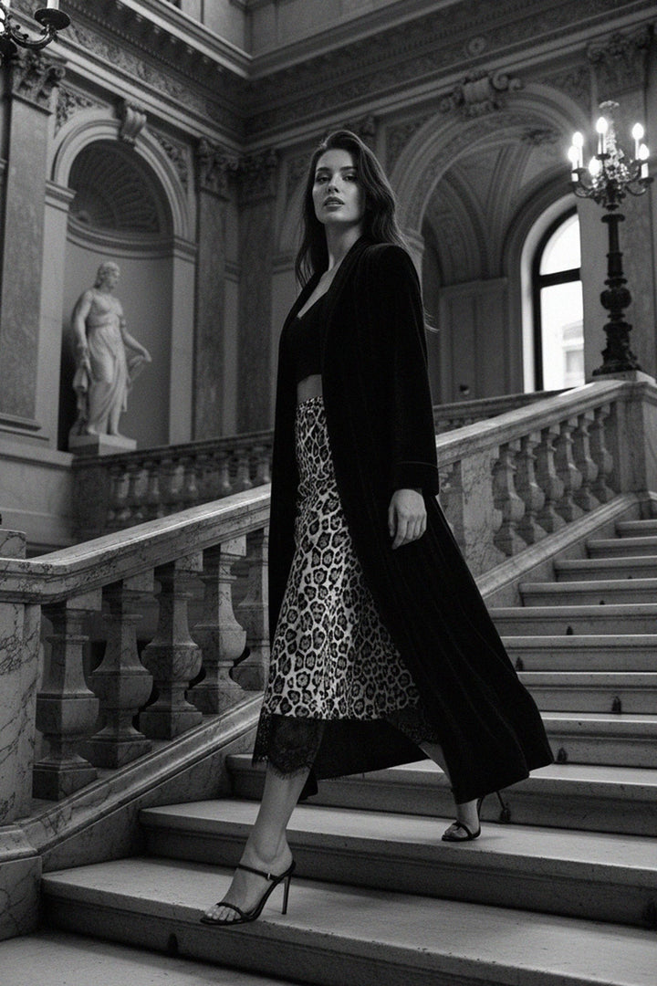 N ea Pari,
lace skirt fashion 2025,
lace trim skirt trend,
lace trim clothing,