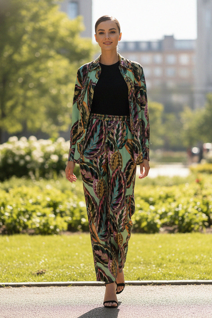 tropical print pants, relaxed leg style, outfit inspiration, casual chic look, botanical set, soft mint palette